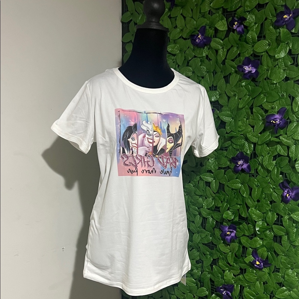 NEW Women’s White Graphic Women Top Size S